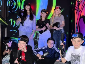 Діти грають у лазертаг