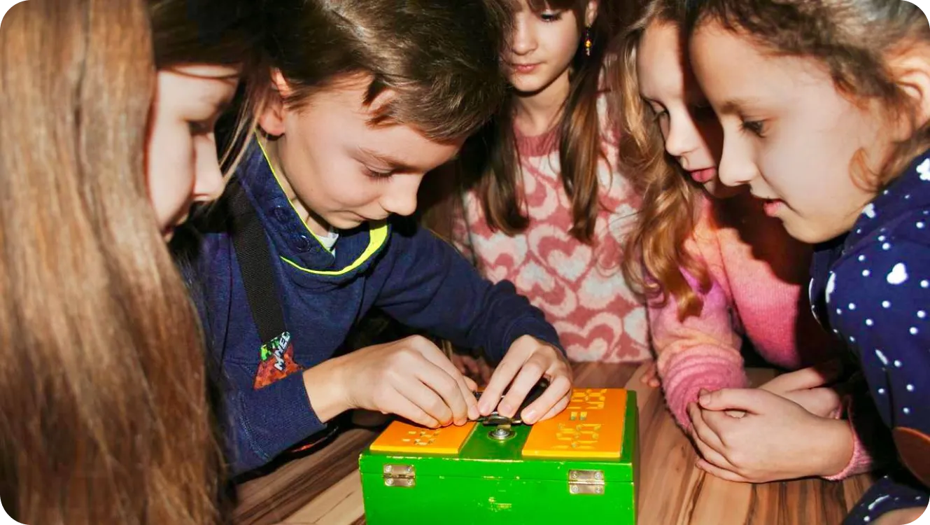 Діти грають у квест